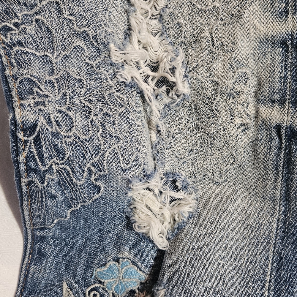 True Religion Blue Cropped Jeans with Embroidered Floral Patches - Picture 6 of 16
